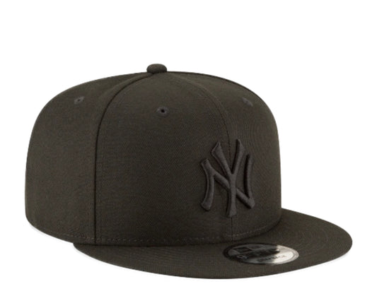 New Era 9Fifty MLB New York Yankees Blackout Basic Snapback Hat 11591026